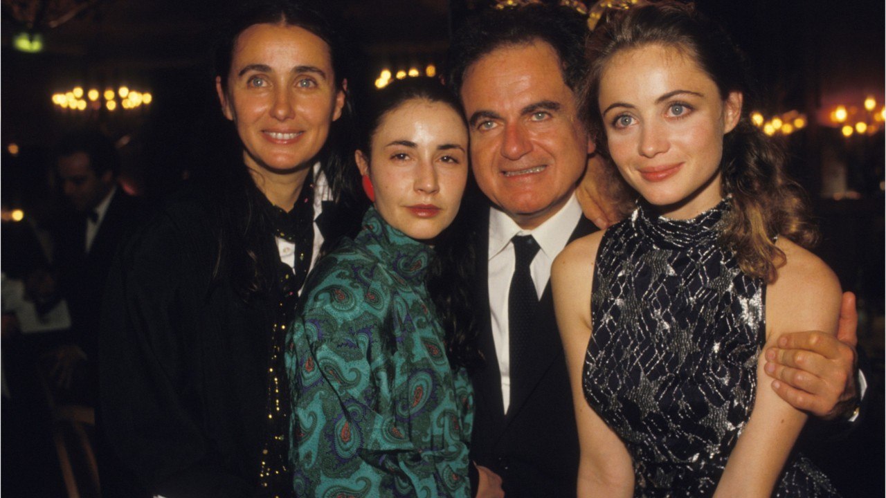 FEMME ACTUELLE - Emmanuelle Béart : Qui Sont Ses Frères Et Soeurs ?