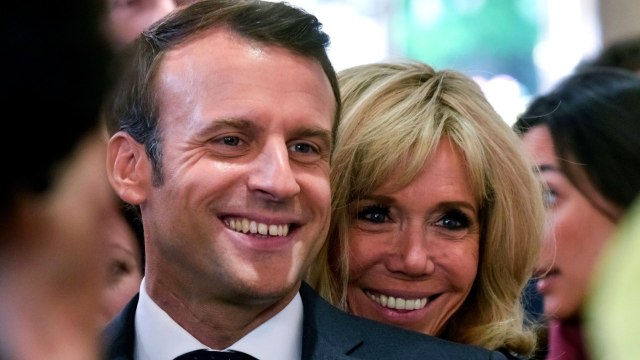 FEMME ACTUELLE - Emmanuel et Brigitte Macron, complices à l’Elysée : ces photos inédites du couple dévoilées