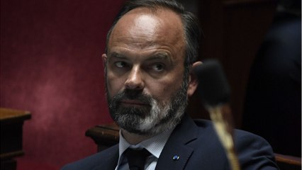 FEMME ACTUELLE - Edouard Philippe : cette maladie qui lui blanchit la barbe, le Premier ministre se confie