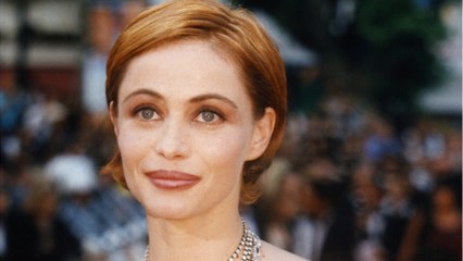 FEMME ACTUELLE - Emmanuelle Béart Évoque Les Critiques Blessantes De Son Père Guy Béart