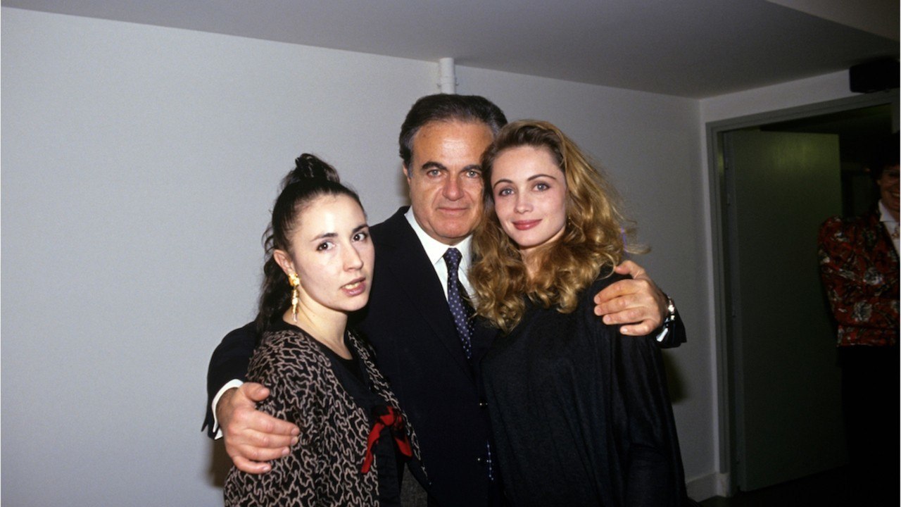 FEMME ACTUELLE - Emmanuelle Béart : qui est sa soeur aînée, Ève, avec qui elle rend hommage à son père ?