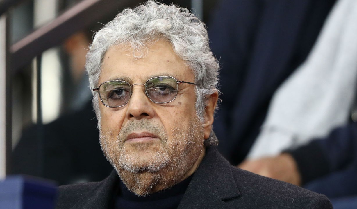 FEMME ACTUELLE - Enrico Macias opéré en urgence après une chute : son manager donne de ses nouvelles