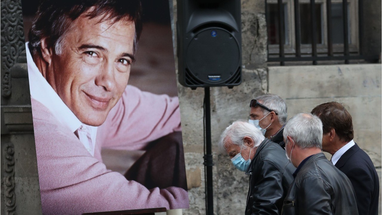 FEMME ACTUELLE - Obsèques de Guy Bedos : Jean-Paul Belmondo, Muriel Robin, Michel Drucker, Doria Tillier... leur dernier hommage