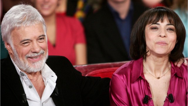 FEMME ACTUELLE - Obsèques de Guy Bedos : pourquoi sa fille aînée Leslie est-elle si peu dans la lumière ?