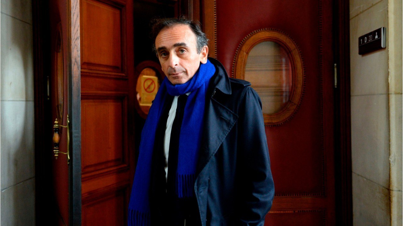 FEMME ACTUELLE - Eric Zemmour se fait insulter et cracher dessus en pleine rue à Paris... La Licra le soutient après cette agression