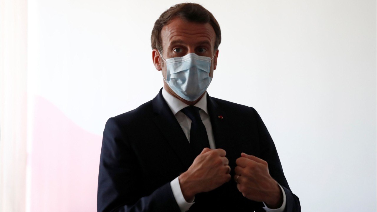 FEMME ACTUELLE - Emmanuel Macron confie être admiratif de Didier Raoult : "Je suis passionné par ce qu'il dit"