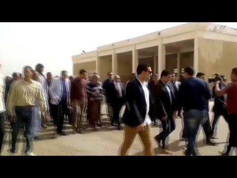 وزير الزراعة ومحافظ أسيوط يتفقدان محطة غربلة التقاوي