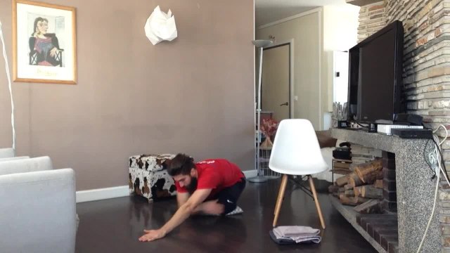 Gardez la forme après 50 ans : notre cours de gym spécial confinement