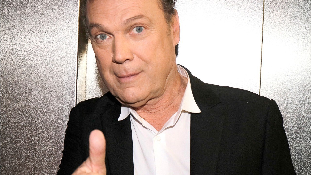 FEMME ACTUELLE - Julien Lepers : son hommage en chanson au personnel soignant