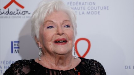 FEMME ACTUELLE - Line Renaud : son quotidien de confinée