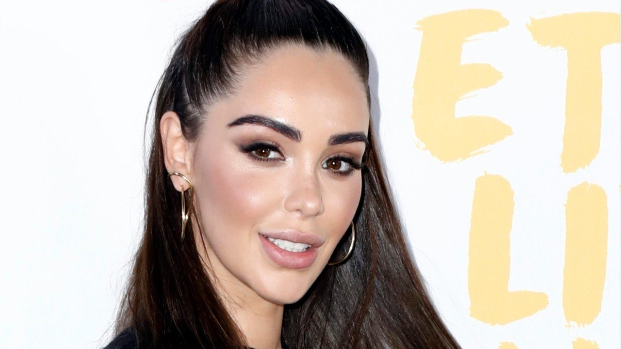 FEMME ACTUELLE - Brigitte Macron : ce coup de fil inattendu qu'elle a passé à Nabilla !