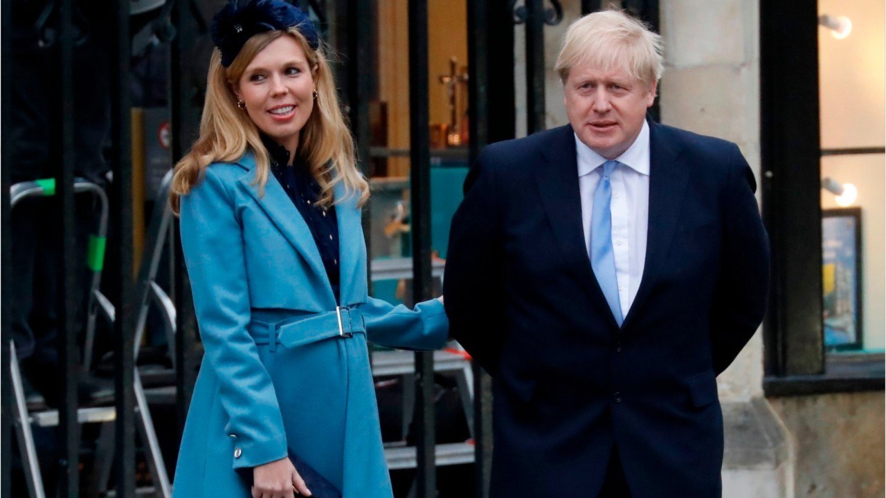 FEMME ACTUELLE - Boris Johnson : qui est Carrie Symonds, sa future femme de 23 ans sa cadette ?