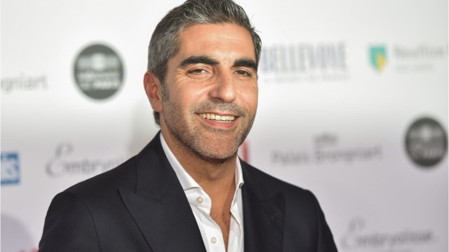 FEMME ACTUELLE - Ary Abittan dévoile par erreur sa femme, seins nus, lors d'un live sur Instagram.