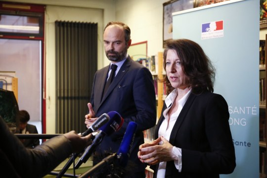 FEMME ACTUELLE - Un collectif de médecins porte plainte pour “mensonge d’Etat” contre Édouard Philippe et Agnès Buzyn