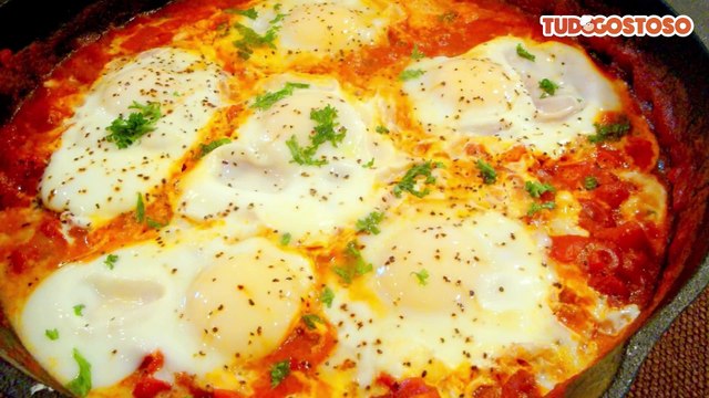 Ovos cozidos no molho