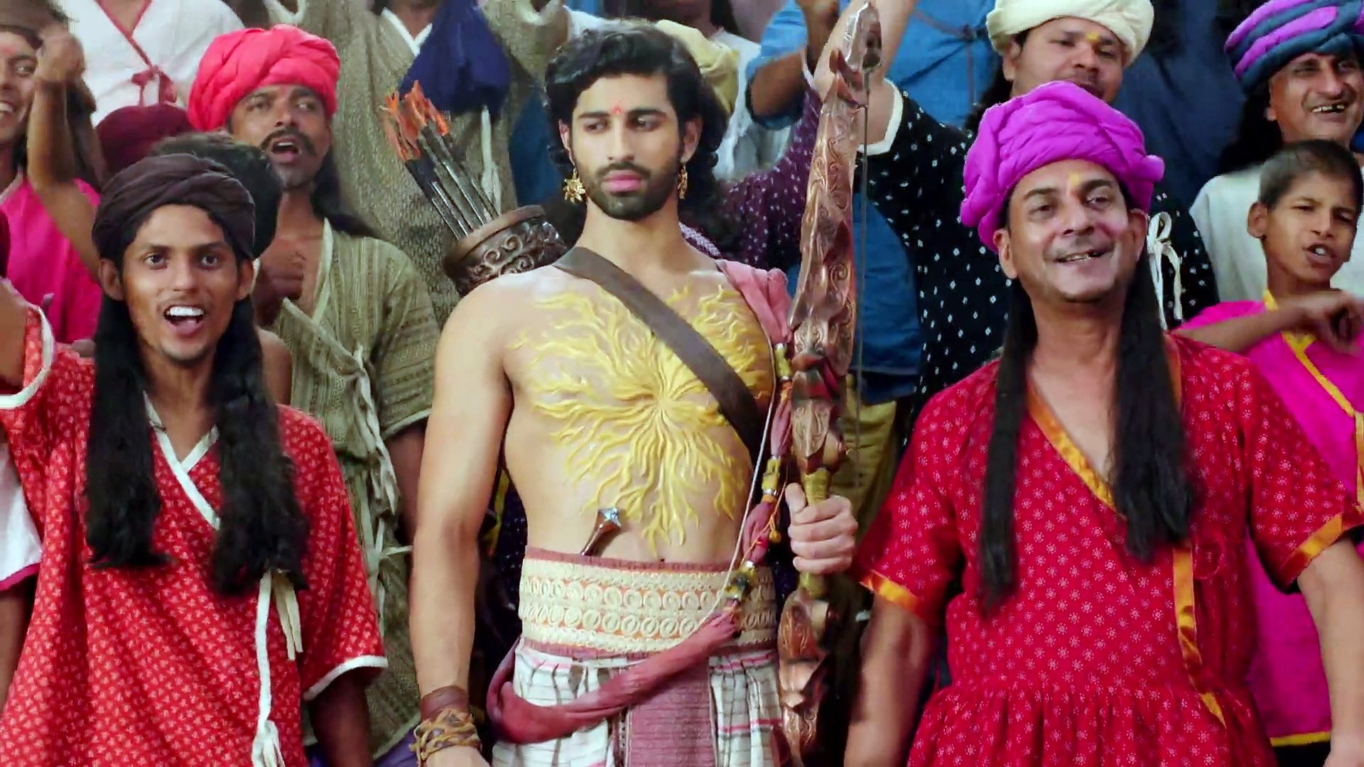 Katya Skulkinaning porno suratida uning kokraklari va eshaklari korsatilgan.