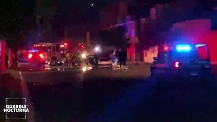 Consumido por las llamas terminó un automóvil compacto en la colonia Loma Bonita Ejidal
