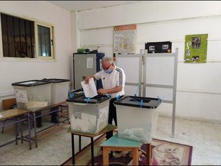 عبدالعزيز عبدالشافي يدلي بصوته في انتخابات مجلس الشيوخ