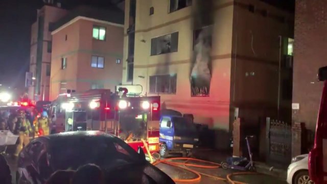 인천 연수동 다세대주택 화재...주민 14명 병원 이송 / YTN