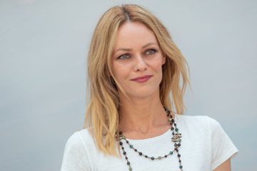 "C'est choquant" : Vanessa Paradis s'exprime après le décès de Karl Lagerfeld
