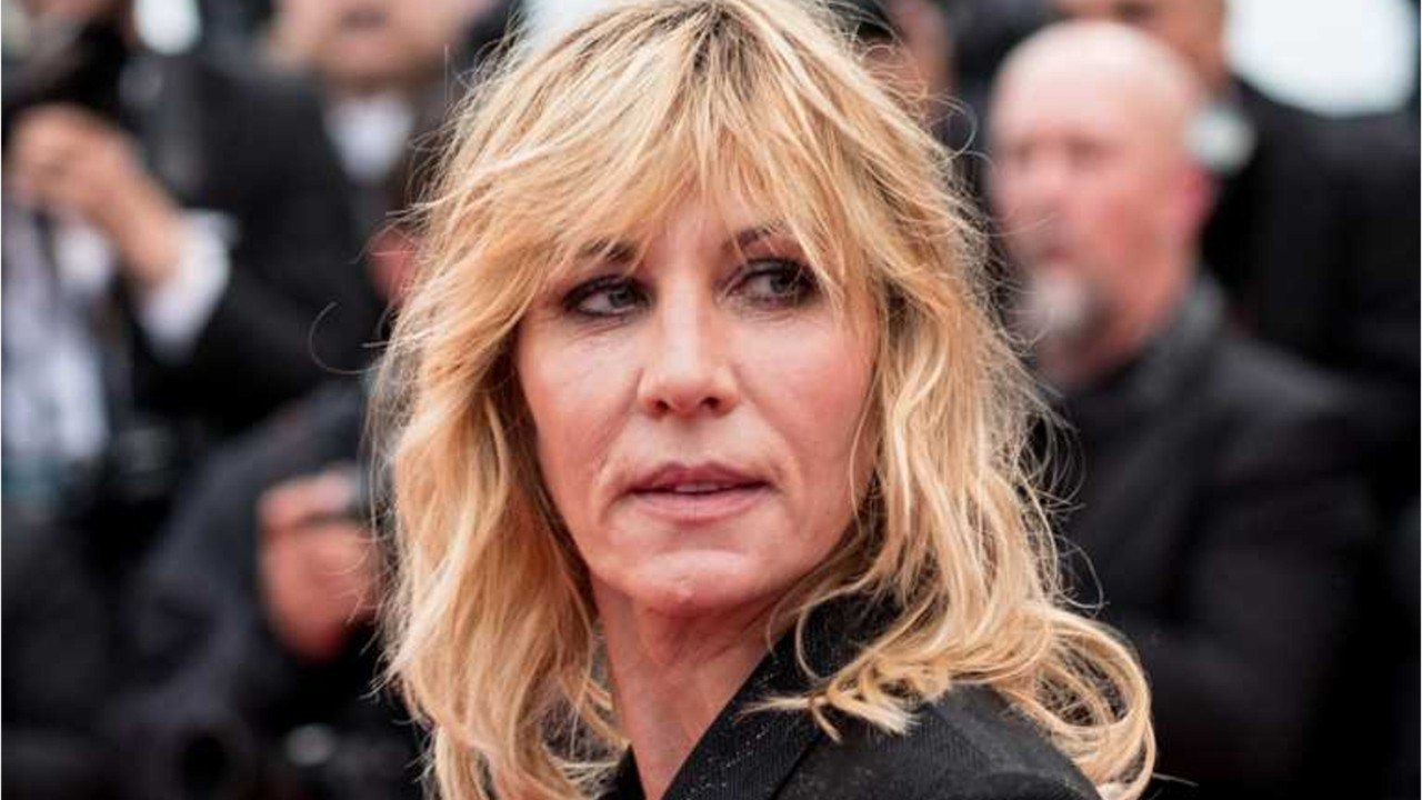 FEMME ACTUELLE - "Ce n'était pas mon truc" : Mathilde Seigner explique pourquoi elle ne vit plus avec son compagnon