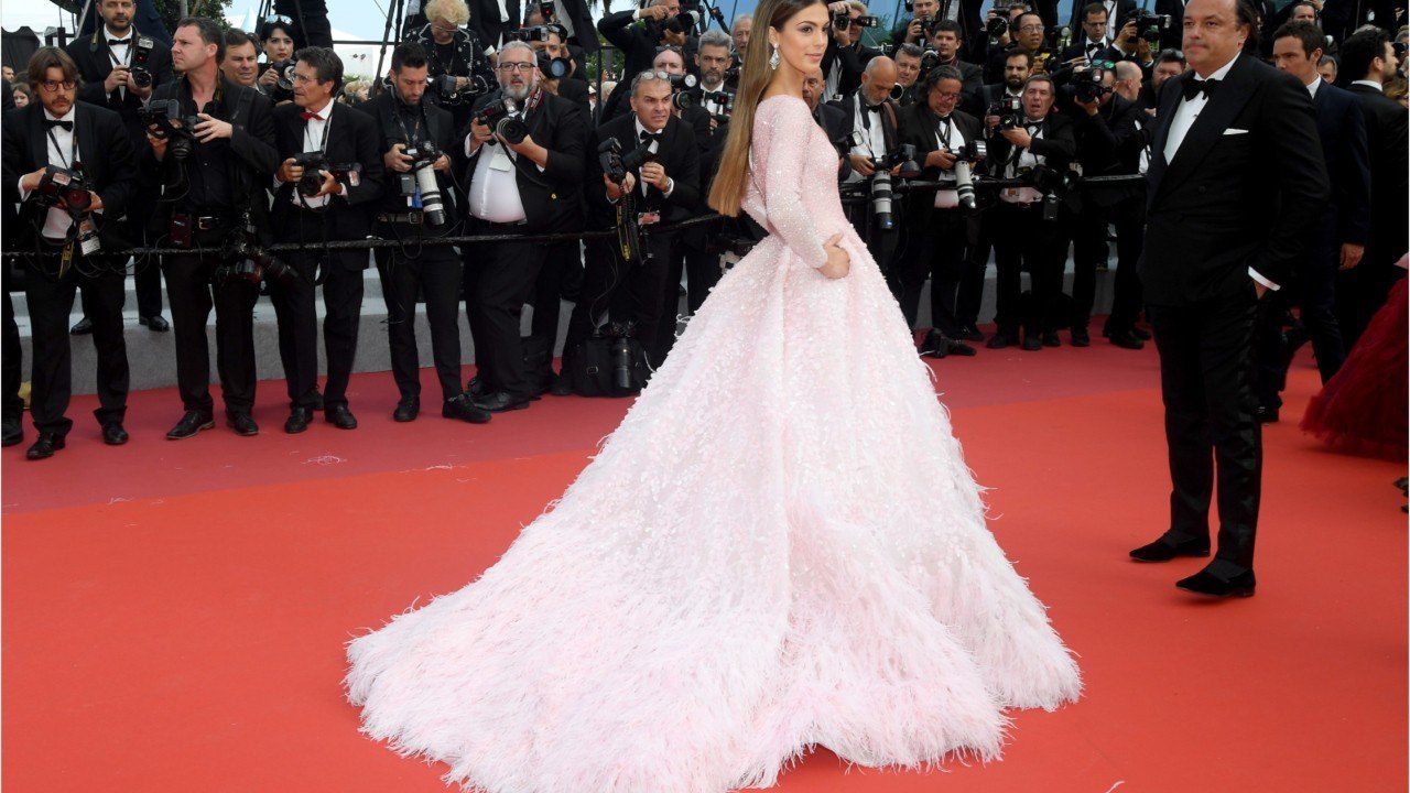 FEMME ACTUELLE - Iris Mittenaere : quand la belle brune dévoile sa taille de guêpe et des abdos en béton