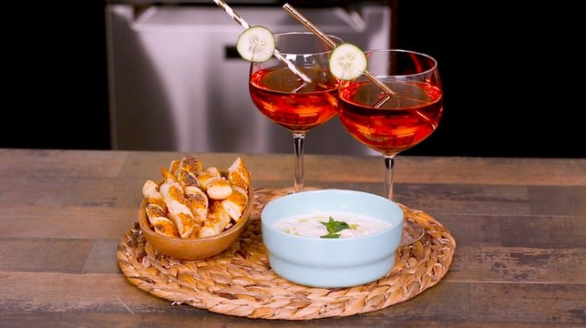 CUISINE ACTUELLE - À table spécial apéro : tzatziki et gressins feuilletés de Julie