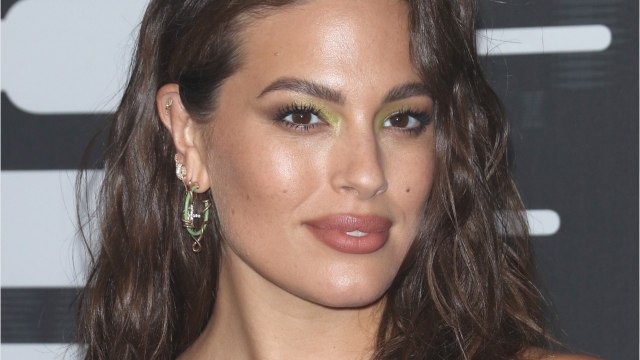 FEMME ACTUELLE - Ashley Graham : quand le mannequin plus size casse les codes de la mode et défile enceinte à la fashion week de New York !