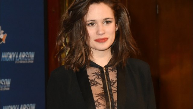 FEMME ACTUELLE - Cheveux mouillés et maillot ultra sexy : Lucie Lucas (Clem) se prend pour James Bond Girl à la plage (et elle est sublime) !