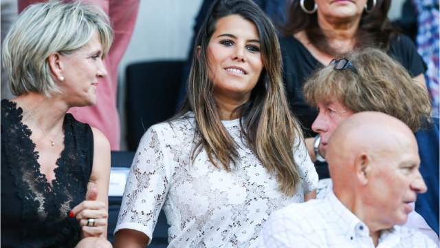 FEMME ACTUELLE - Karine Ferri, craquante et ultra bronzée dans une petite robe blanche