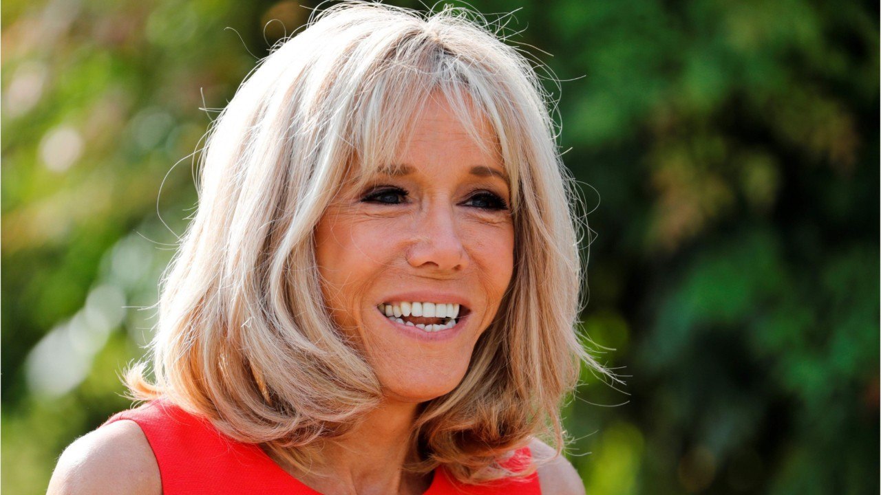 FEMME ACTUELLE - Brigitte Macron : ce petit luxe qu’elle s’offre pendant ses escapades au Touquet