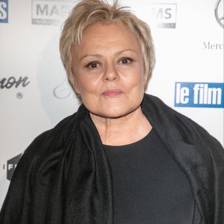 FEMME ACTUELLE - Muriel Robin tacle Emmanuel Macron sur le traitement des violences faites aux femmes