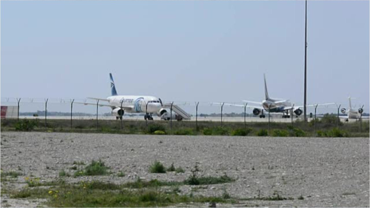 FEMME ACTUELLE - Un enfant de deux ans emporté par un tapis à bagages dans un aéroport