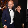 FEMME ACTUELLE - Véronique Zidane en bikini rouge, dans une belle photo de famille