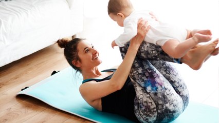 FEMME ACTUELLE - Kangatraining : faire du sport, après l'accouchement, avec son bébé !