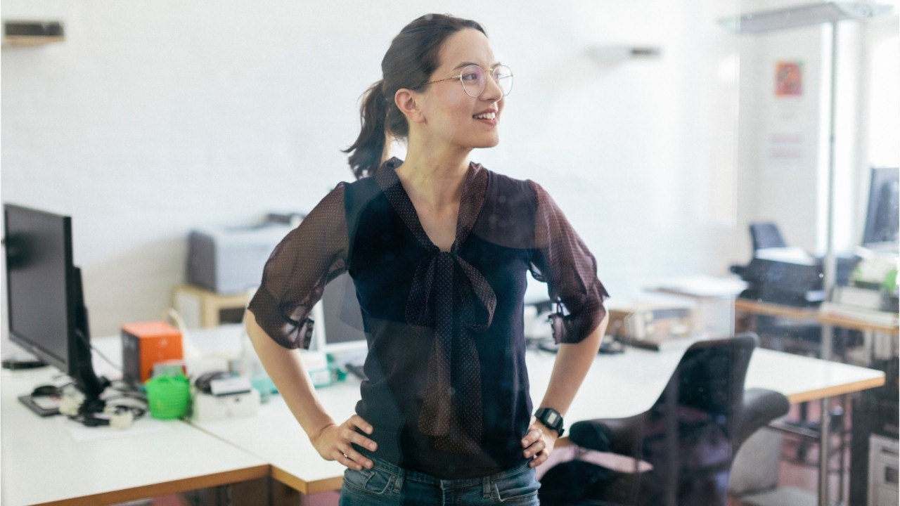 FEMME ACTUELLE - Moins 10 kilos en 4 ans : le poids que l’on pourrait perdre en travaillant debout