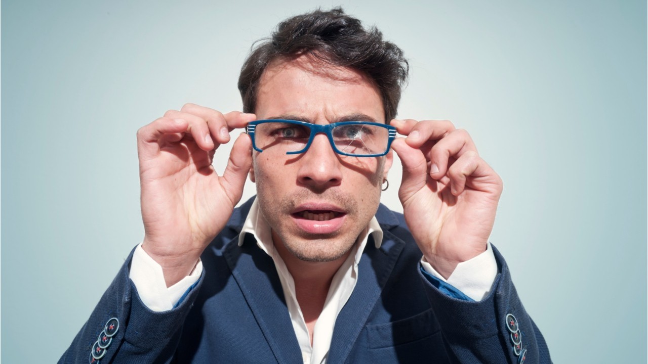 Voici la forme de lunettes tendance à adopter pour paraître plus jeune ! :  Femme Actuelle Le MAG