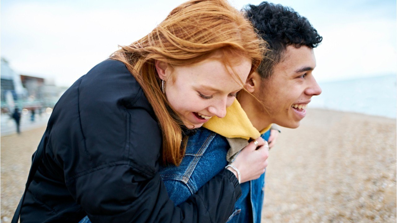 FEMME ACTUELLE - Loverboys, ces faux petits-copains qui entraînent des jeunes filles mineures dans la prostitution