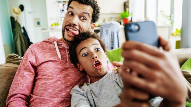 FEMME ACTUELLE - Réseaux sociaux : les conseils à suivre avant de publier des photos de votre enfant
