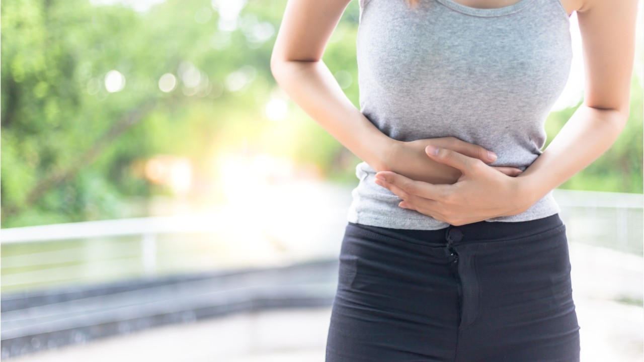 Douleur au ventre : pourquoi j'ai mal en bas à gauche ? : Femme Actuelle Le  MAG