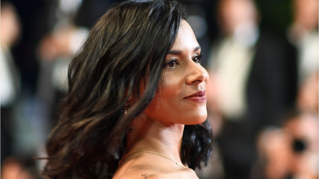 FEMME ACTUELLE - Shy’m adopte les cheveux roses sur un cliché très sexy