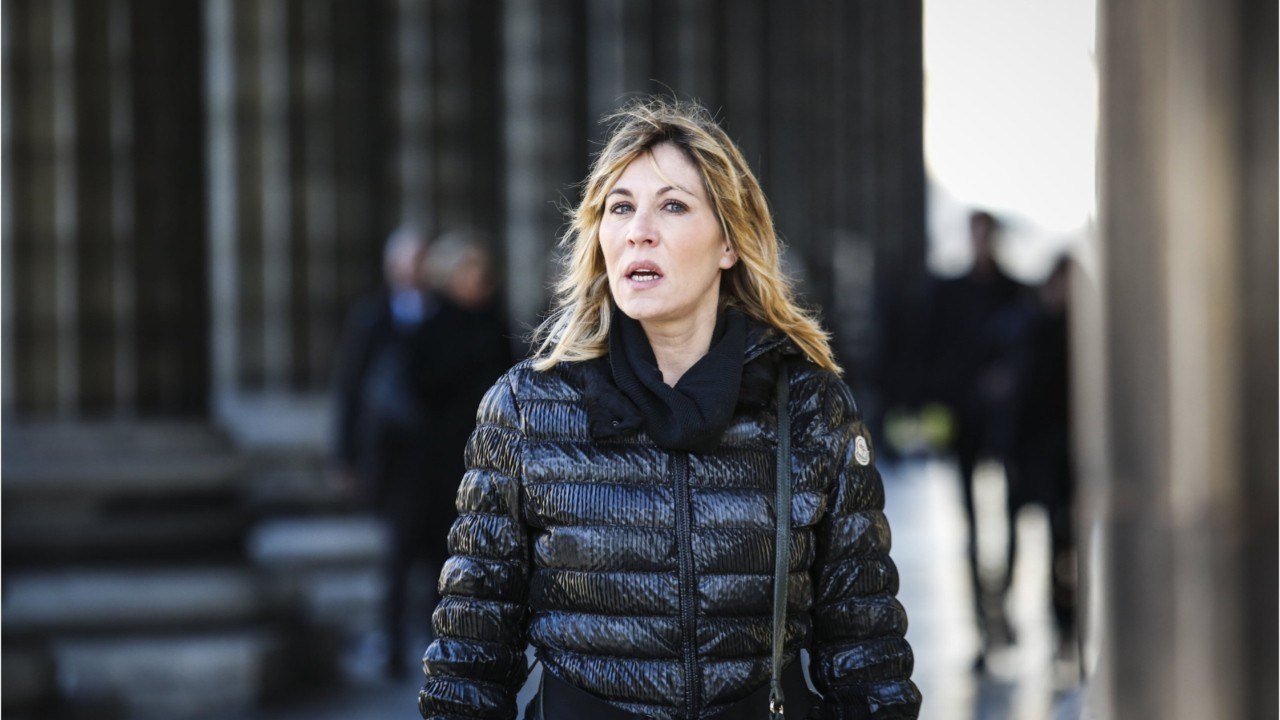 FEMME ACTUELLE – Mathilde Seigner parle de Johnny Hallyday et de sa "cour de faux culs"