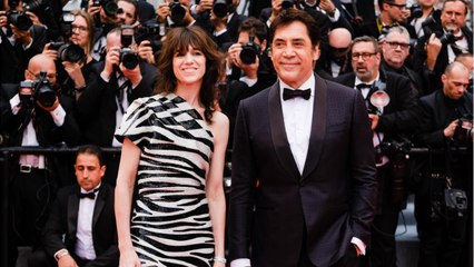 FEMME ACTUELLE - Charlotte Gainsbourg électrise le Festival de Cannes dans une mini robe zébrée