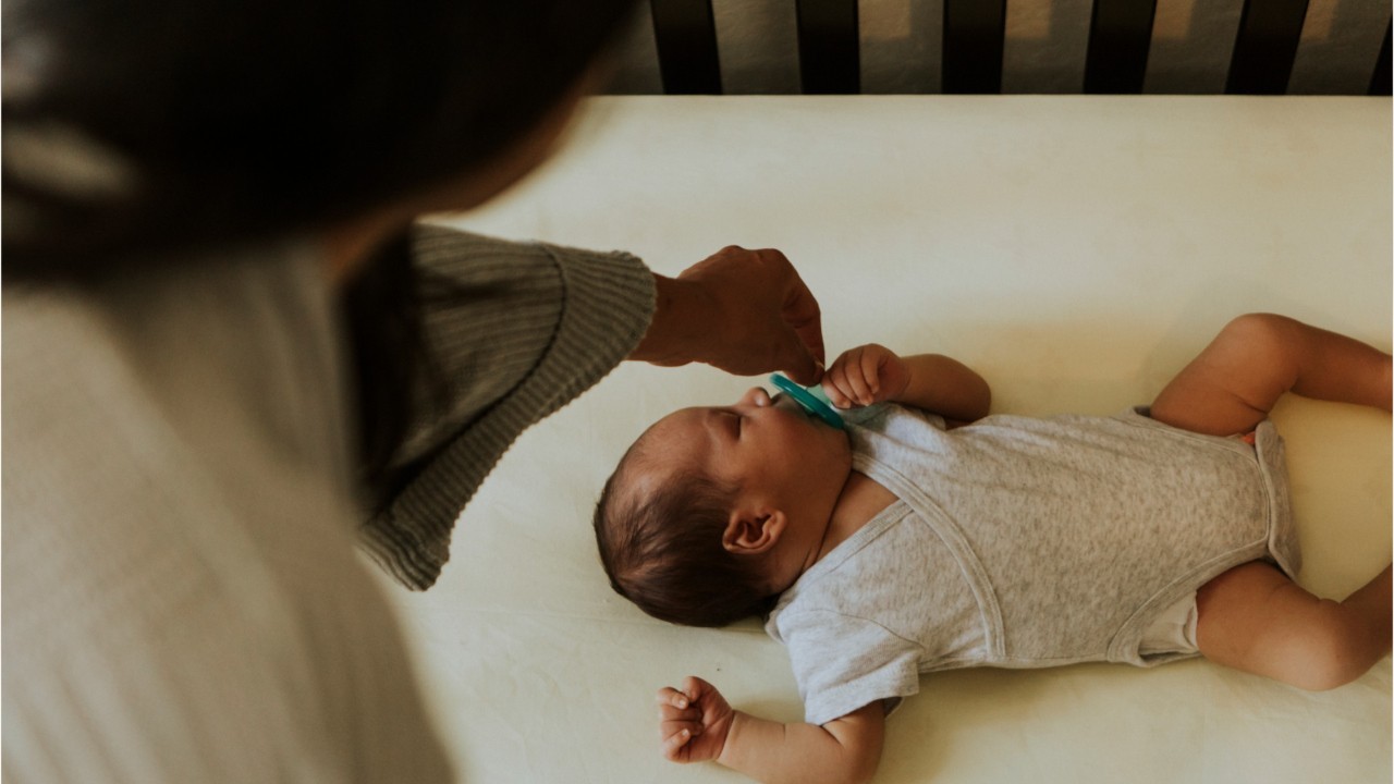 Oreiller pour bébé : bonne ou mauvaise idée ? : Femme Actuelle Le MAG