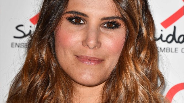 FEMME ACTUELLE – Karine Ferri et sa fille Claudia à la plage : mère et fille posent ensemble pour un tendre cliché