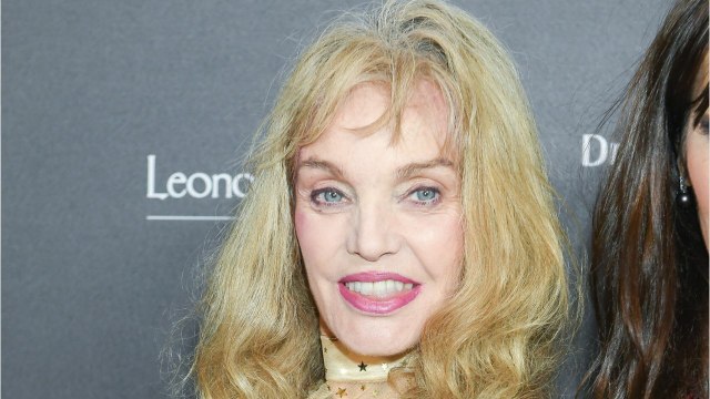 FEMME ACTUELLE - Arielle Dombasle rend un hommage mystique à la cathédrale Notre-Dame de Paris