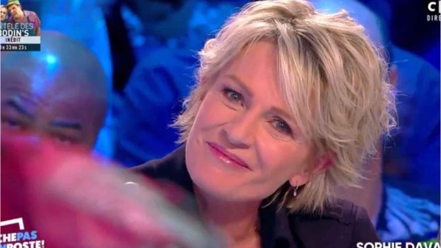 FEMME ACTUELLE - Sophie Davant craque devant les adieux de ses collègues de “C’est au programme”