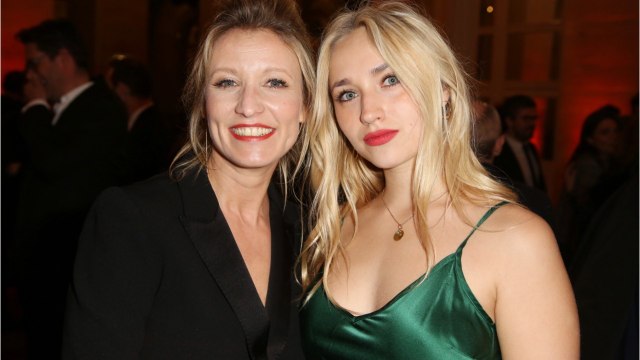 FEMME ACTUELLE - Alexandra Lamy et sa fille, Chloé Jouannet, très tristes : elle doivent quitter Londres