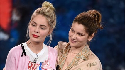 FEMME ACTUELLE - Laetitia Casta pose avec sa soeur Marie-Ange, qui est son sosie !