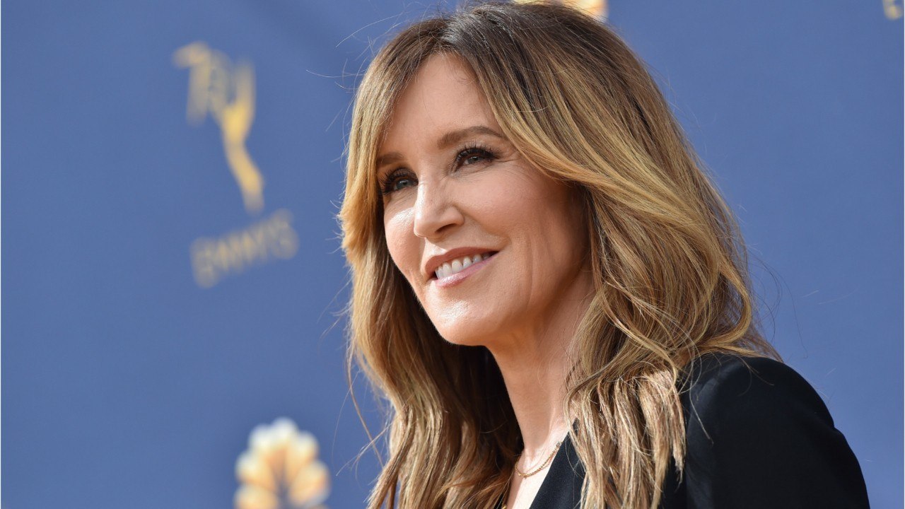 FEMME ACTUELLE - Felicity Huffman (Desperate Housewives), arrêtée à son domicile par le FBI